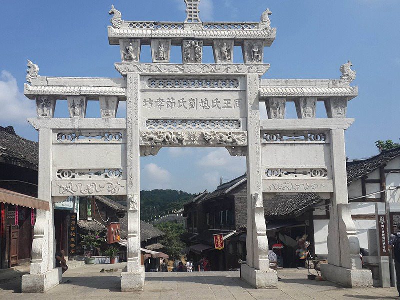 祠堂石雕牌坊