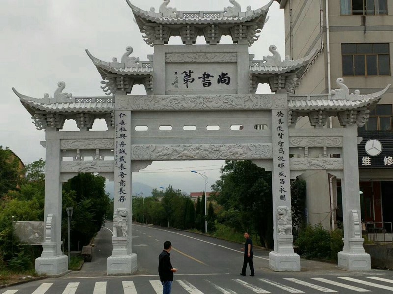 新農(nóng)村村口石門(mén)樓